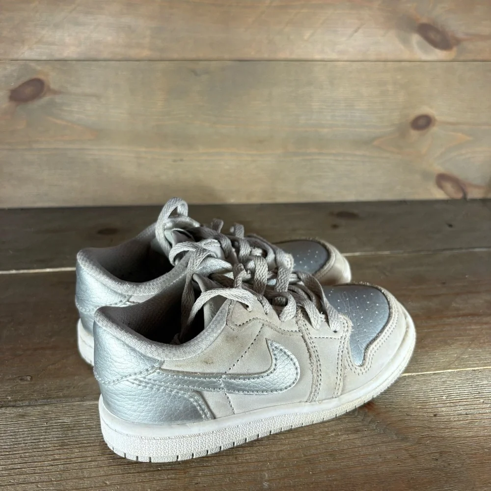 jordan 1 low kid youth size 9 C shoe metallic silver athletic basketball sneaker